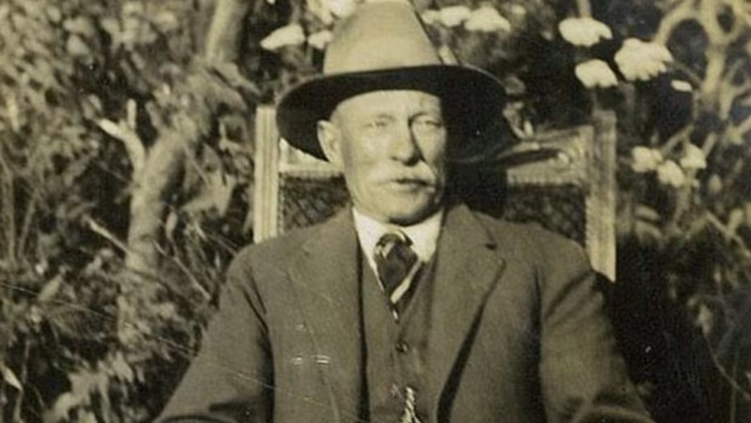 Tom Warne - Curator